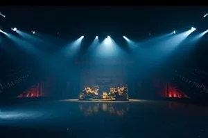风暴眼的信使作品封面，暴雨中的无线电天线